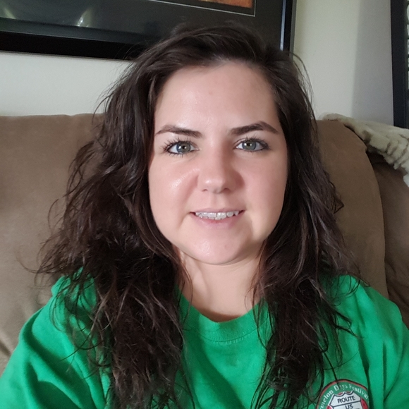 Meet your Posher, Stephanie - Picture 2 of 2